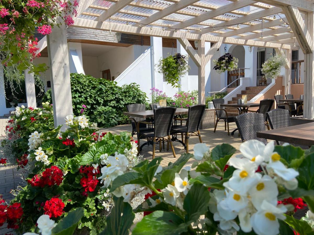 Karle Hotel Vitrupe Екстериор снимка