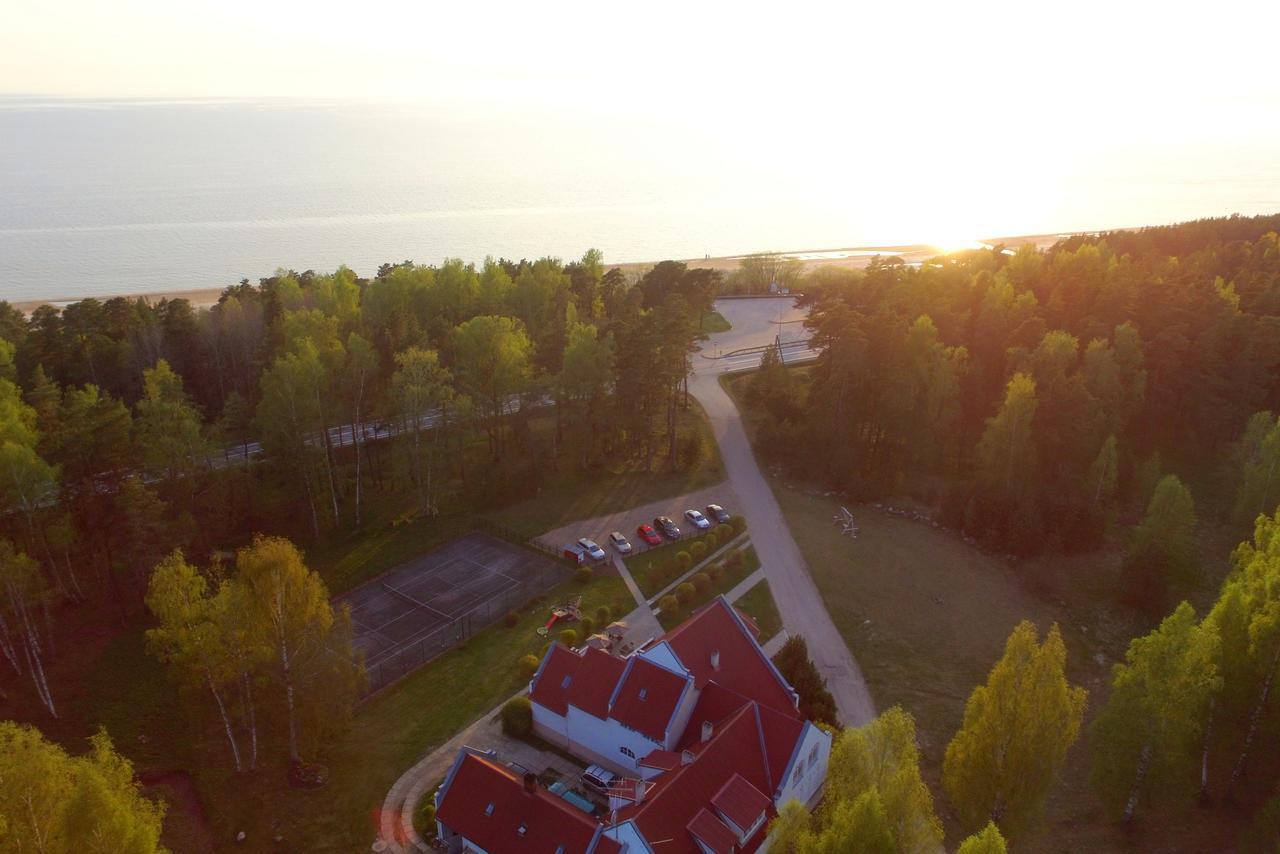 Karle Hotel Vitrupe Екстериор снимка