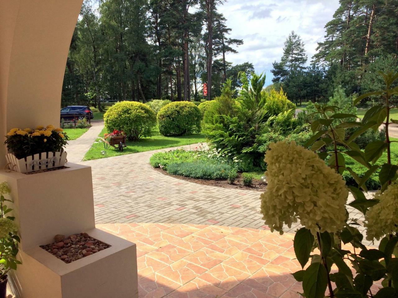 Karle Hotel Vitrupe Екстериор снимка