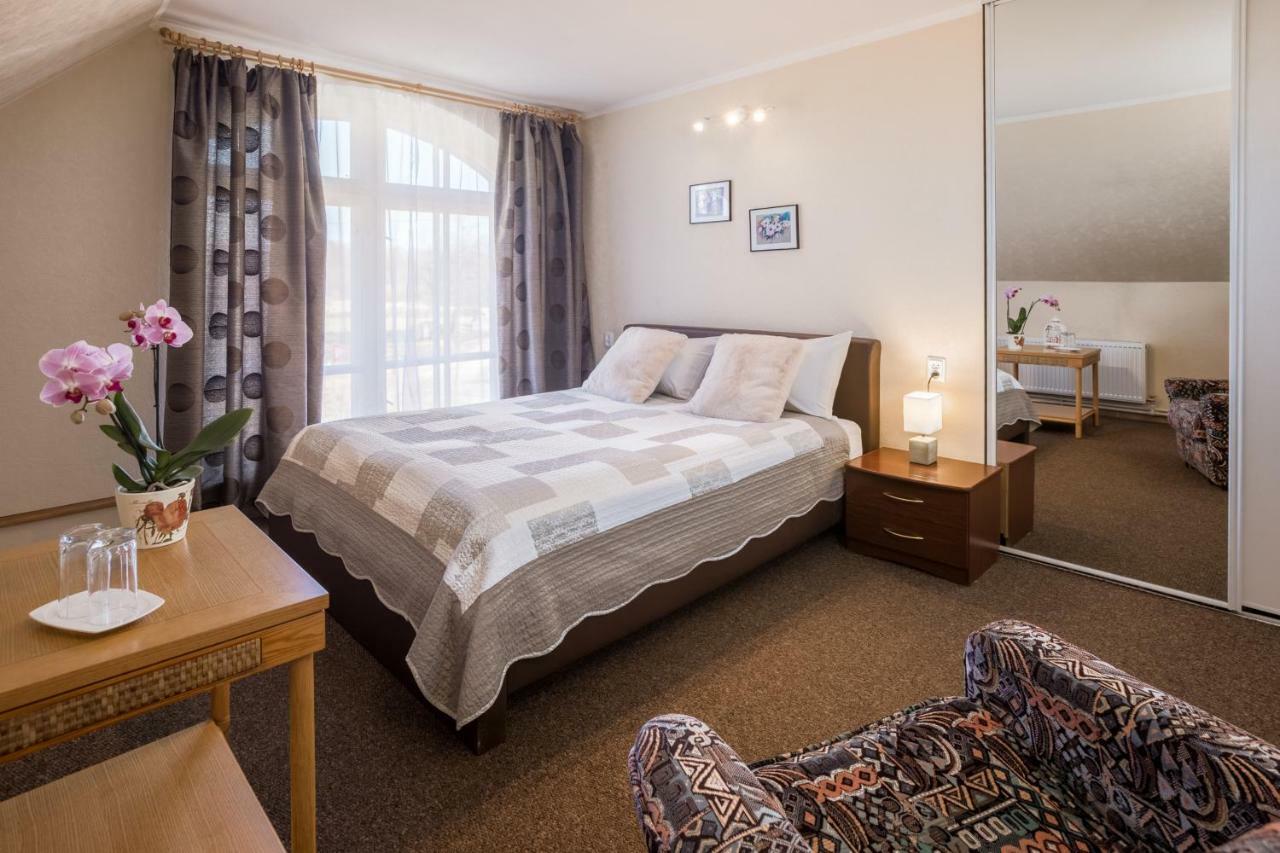 Karle Hotel Vitrupe Екстериор снимка