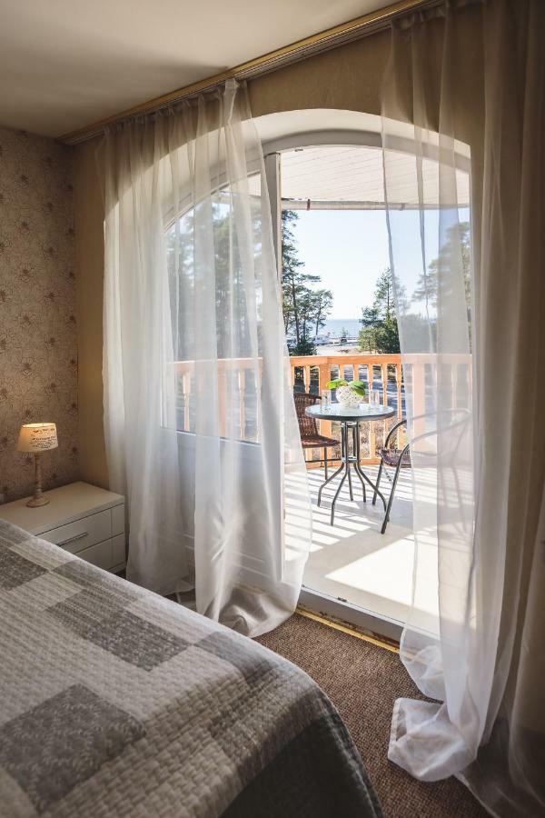Karle Hotel Vitrupe Екстериор снимка